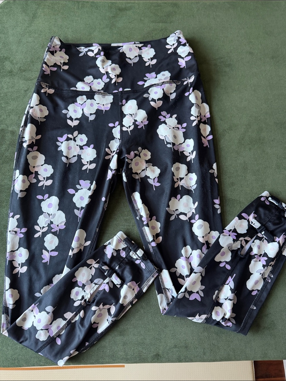 kate spade x Beyond Yoga Black Leggings with Purple Floral Accents size Large